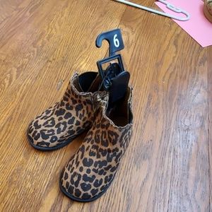 Leopard print infant booties.